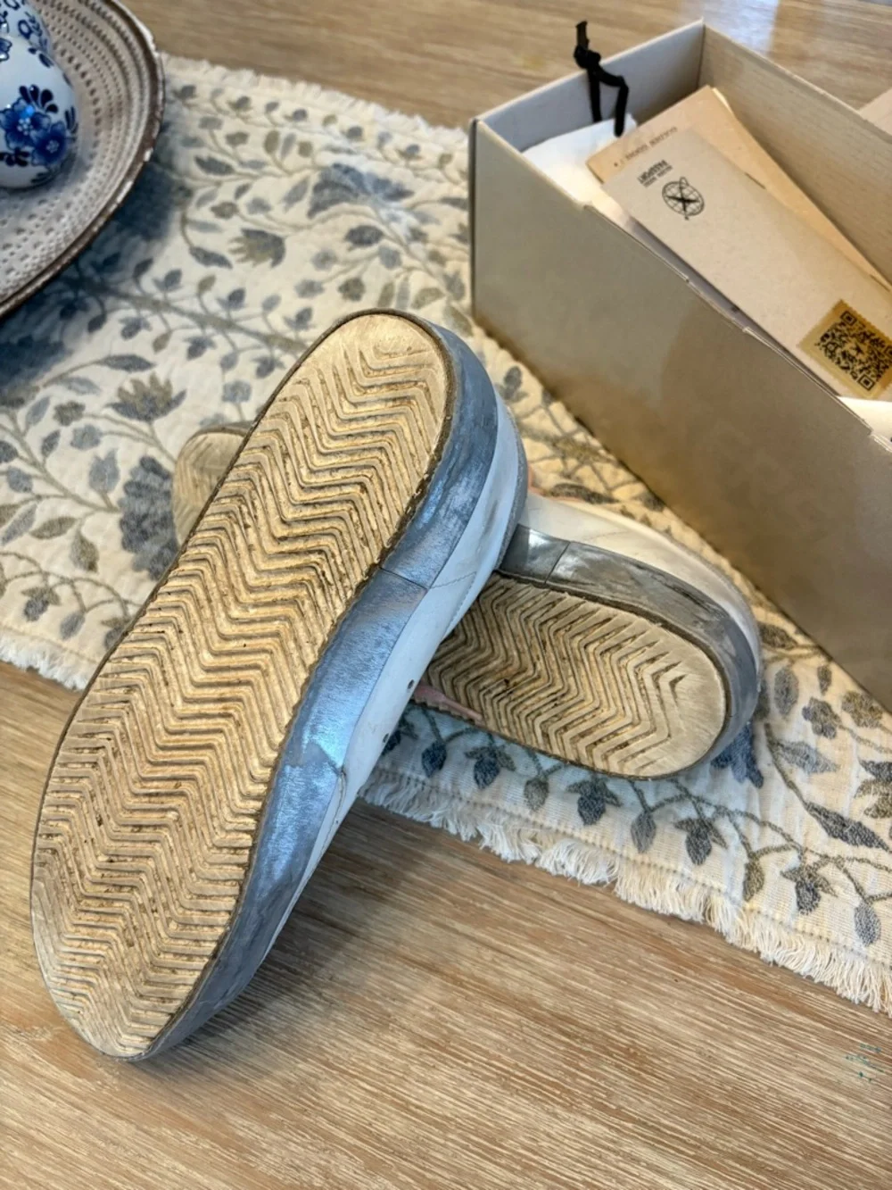 Golden Goose White Leather Low-Top Sneakers with Pink Laces - Picture 6 of 7